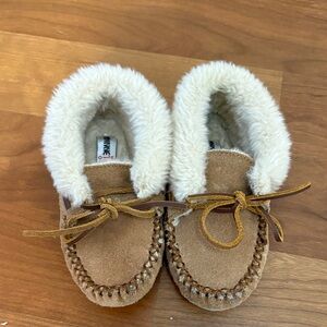 Minnetonka Kids' Brown Moccasins with Cream Lining